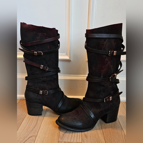 Freebird by Steven- Colin Leather Boot With Embroidery And Round Toe😍 - Picture 7 of 12